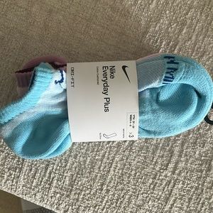NWT Nike everyday plus cotton cushioned dri fit 3 pack no show socks size 4-6
